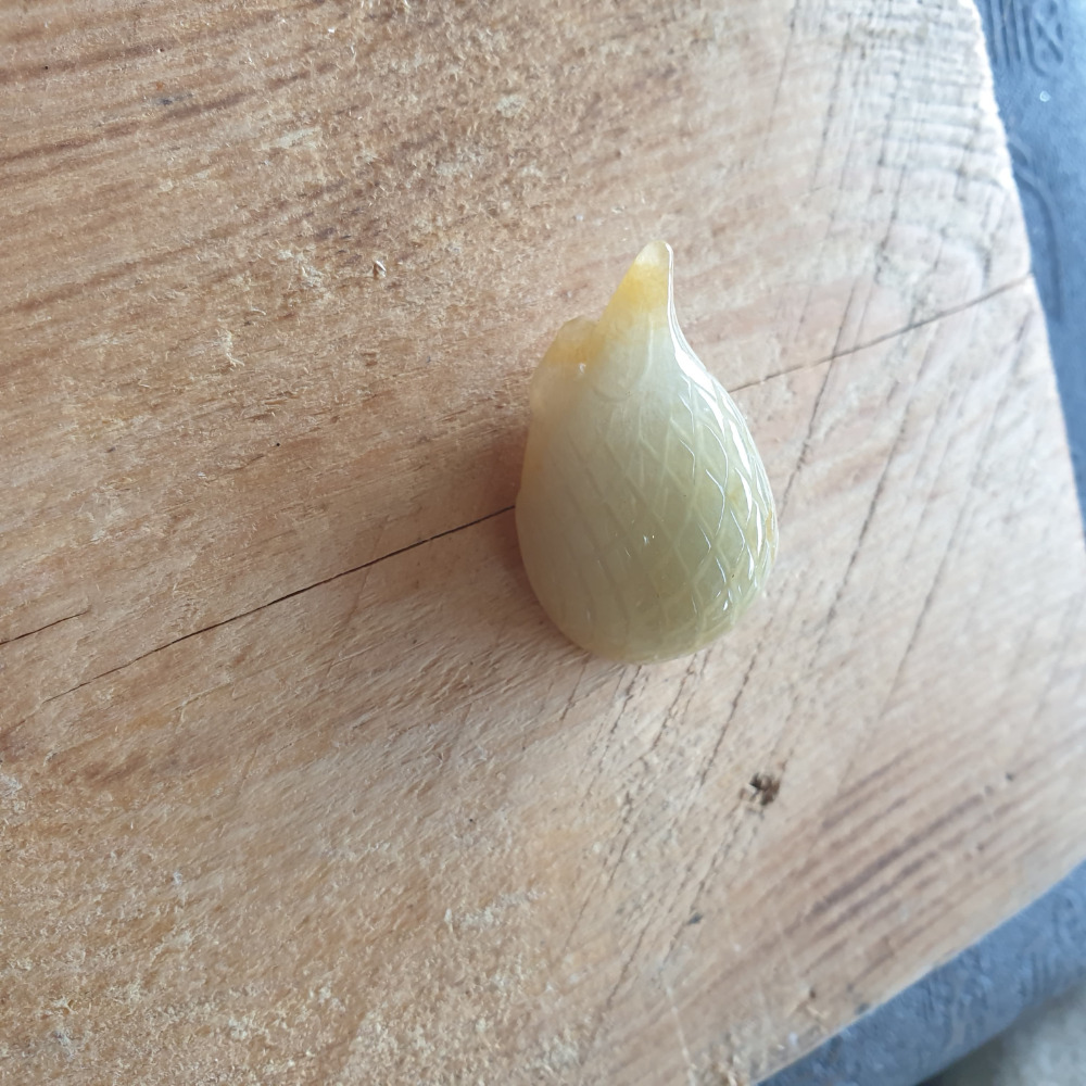 逸品軒~天然緬甸玉A貨-R1977-黃翡刺蝟墜子/小擺件 長35.2mm寬19.3mm厚16mm 水頭好，造型可愛。-細節圖2