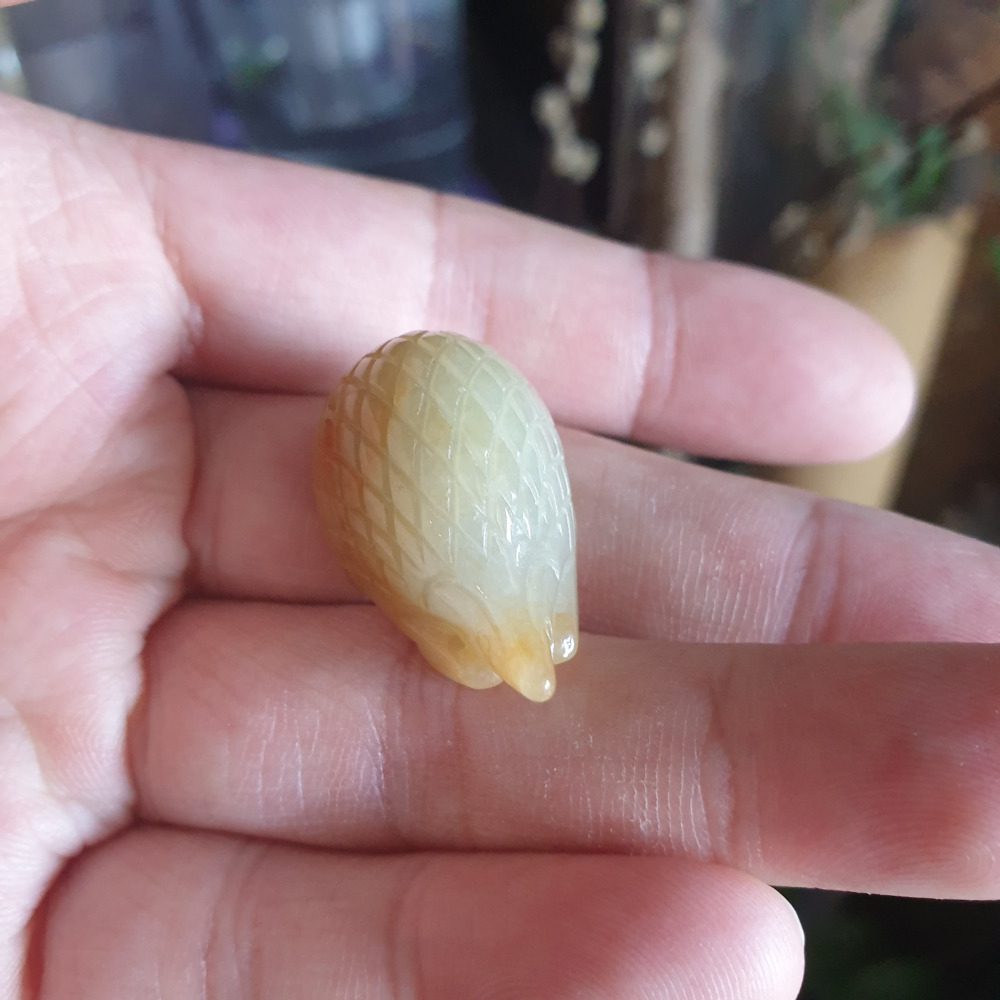 逸品軒~天然緬甸玉A貨-R1977-黃翡刺蝟墜子/小擺件 長35.2mm寬19.3mm厚16mm 水頭好，造型可愛。-細節圖5