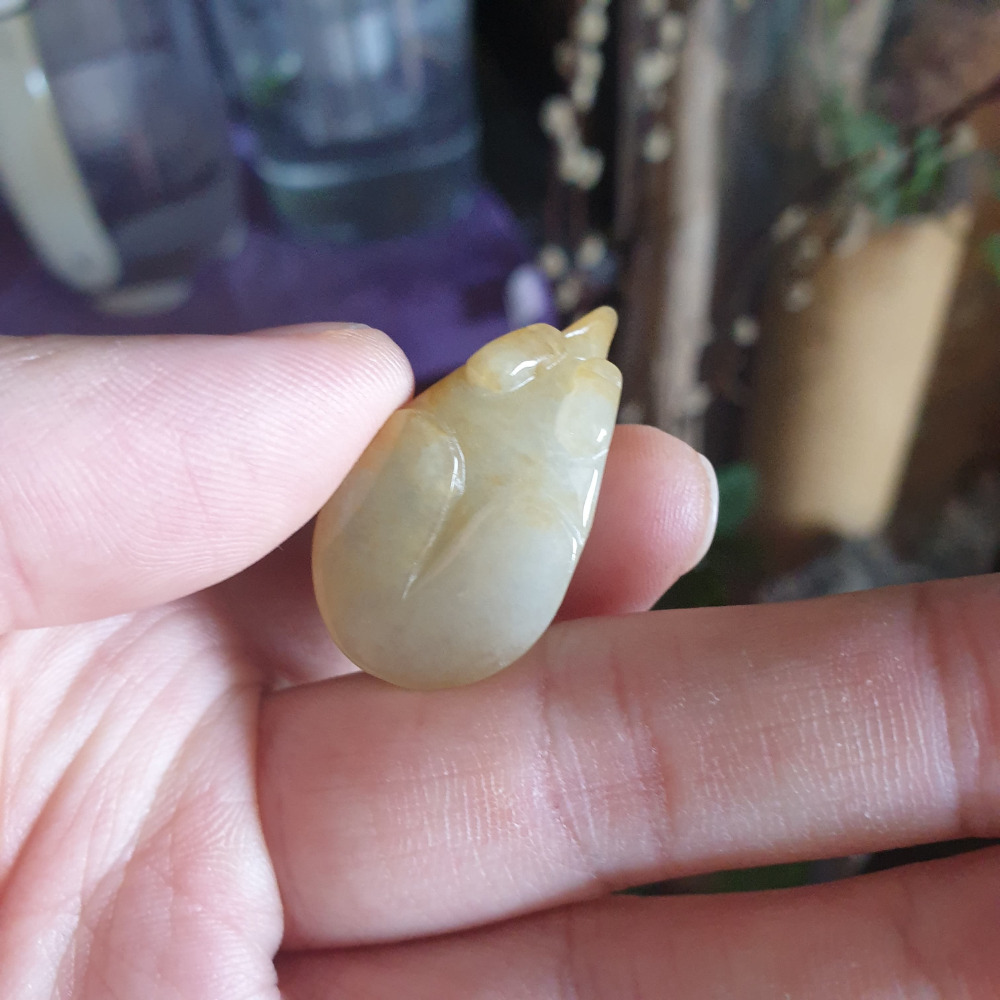 逸品軒~天然緬甸玉A貨-R1977-黃翡刺蝟墜子/小擺件 長35.2mm寬19.3mm厚16mm 水頭好，造型可愛。-細節圖7