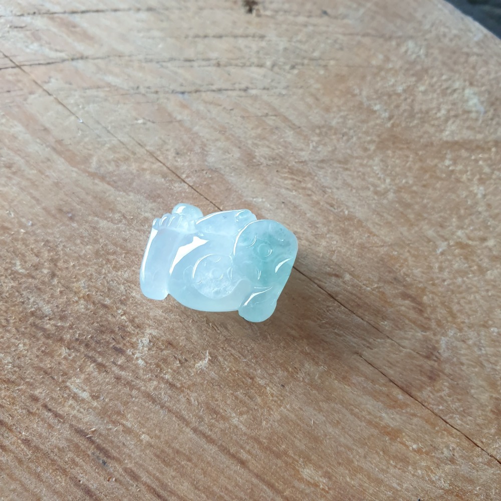 逸品軒~天然緬甸玉A貨-R1978-冰三腳蟾小擺件長20.2mm寬13.6m厚9.5mm 小精品、水頭好、質地細膩~~-細節圖3