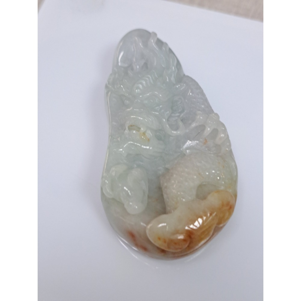 逸品軒～天然緬甸玉A貨-Z5933-細糯龍墜子 長64.2mm寬33mm厚13.6mm 💰特價1500元 • 若是开店-細節圖2