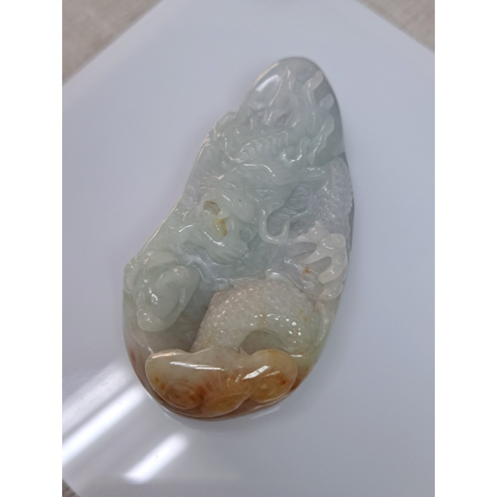 逸品軒～天然緬甸玉A貨-Z5933-細糯龍墜子 長64.2mm寬33mm厚13.6mm 💰特價1500元 • 若是开店-細節圖5