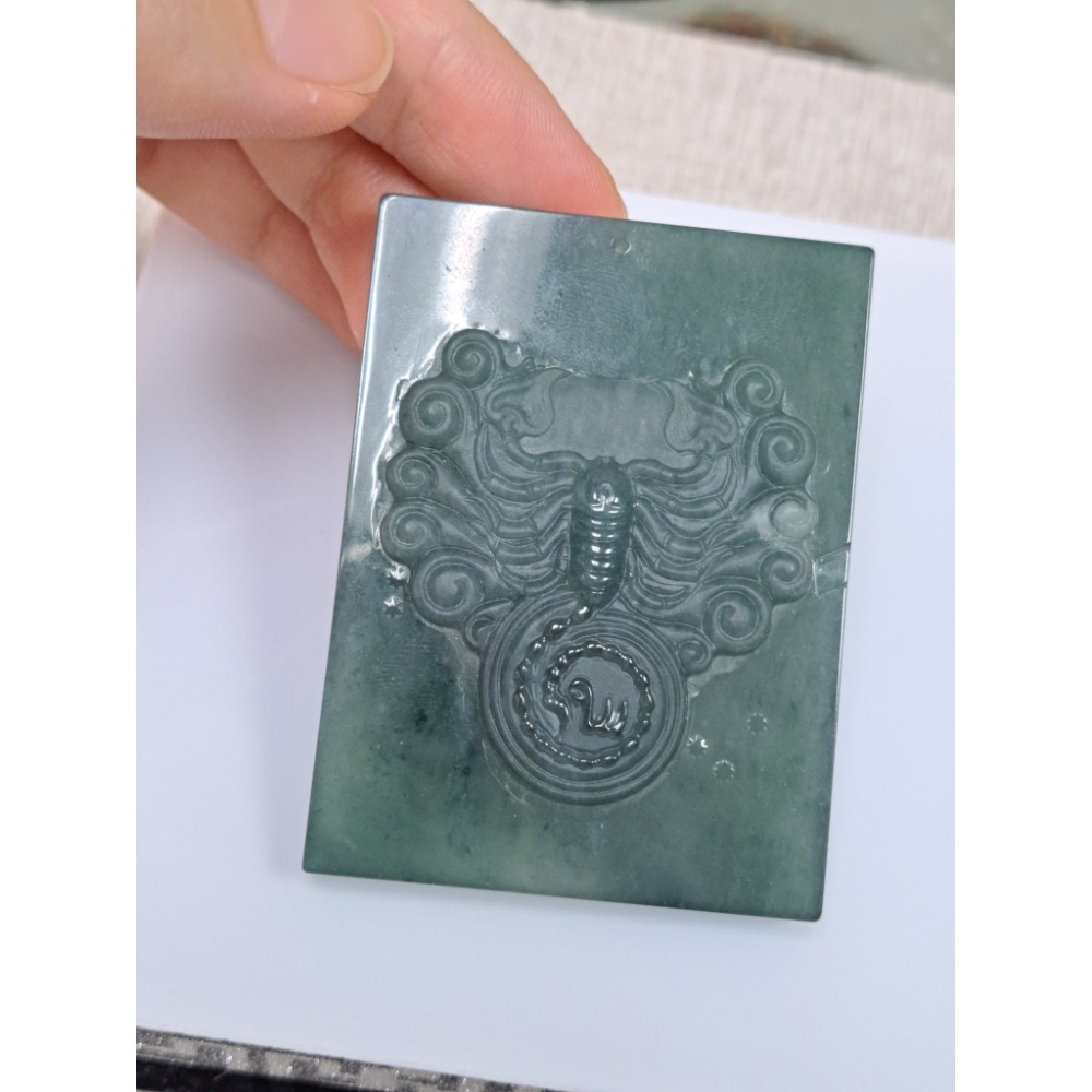 逸品軒~天然玉A貨-Z5936-瓜料星座牌天蠍座墜子 長60mm寬45mm厚9.1mm 💰特價1800元 ⚠️購買前請-細節圖2