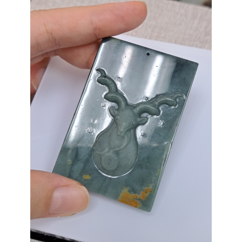 逸品軒~天然玉A貨-Z5941-瓜料星座牌摩羯座墜子 長60mm寬40mm厚9.1mm 💰特價1800元 ⚠️購買前請-細節圖3