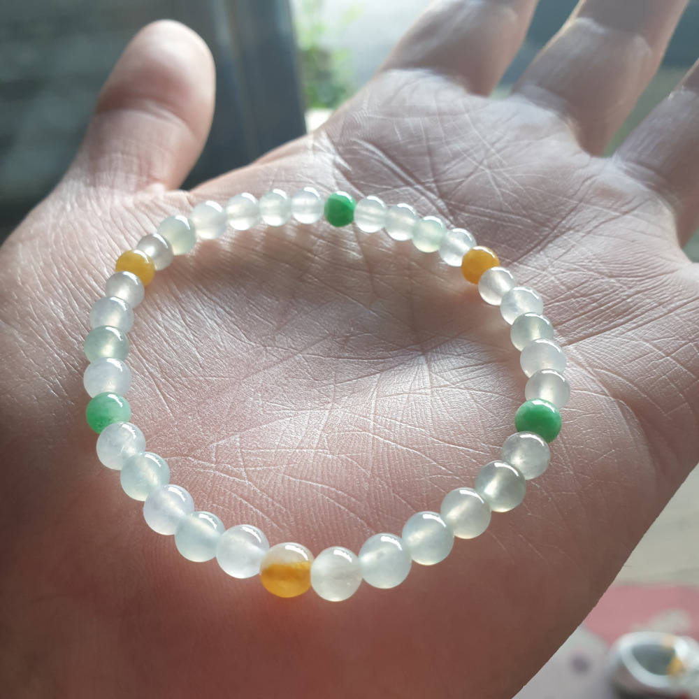 逸品軒~天然緬甸玉A貨-R1979-冰糯手珠 珠寬5.3mm適合手腕16公分配戴。 種水好，玉質細膩。黃翡及綠色顏色鮮-細節圖2
