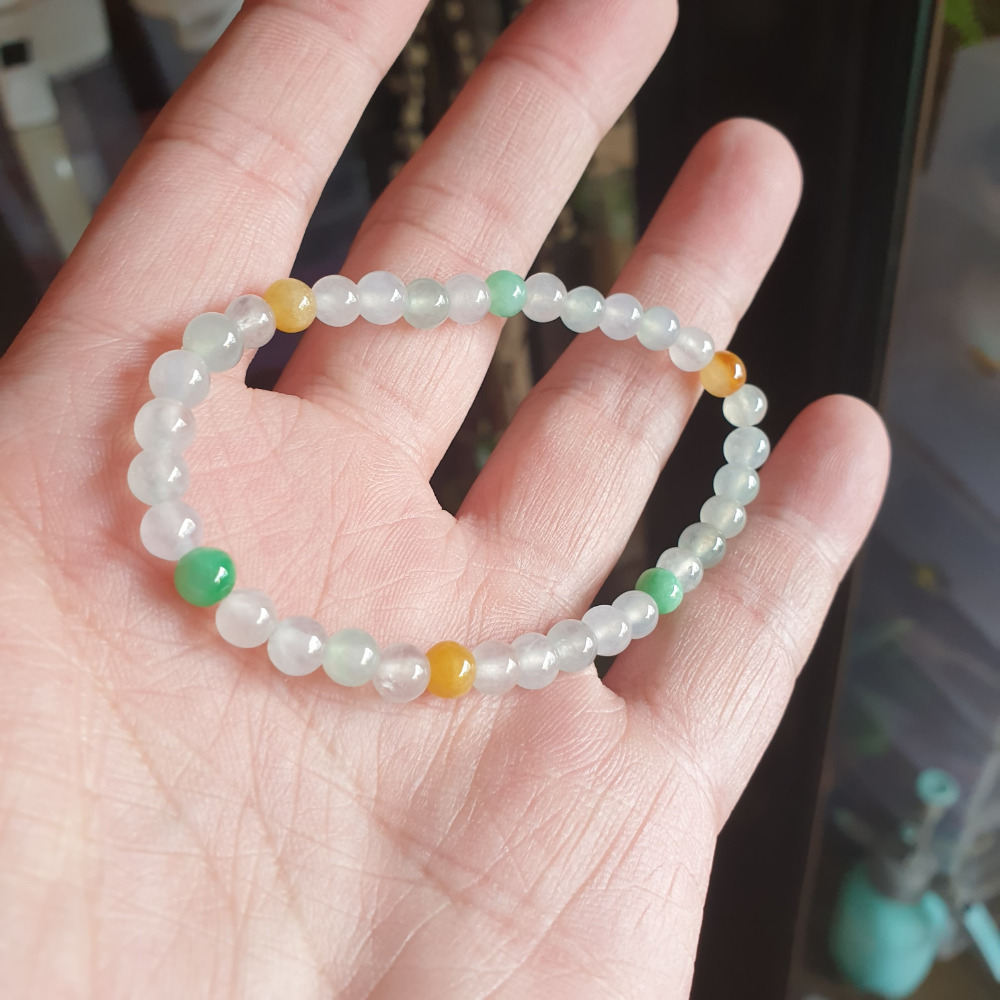 逸品軒~天然緬甸玉A貨-R1979-冰糯手珠 珠寬5.3mm適合手腕16公分配戴。 種水好，玉質細膩。黃翡及綠色顏色鮮-細節圖3
