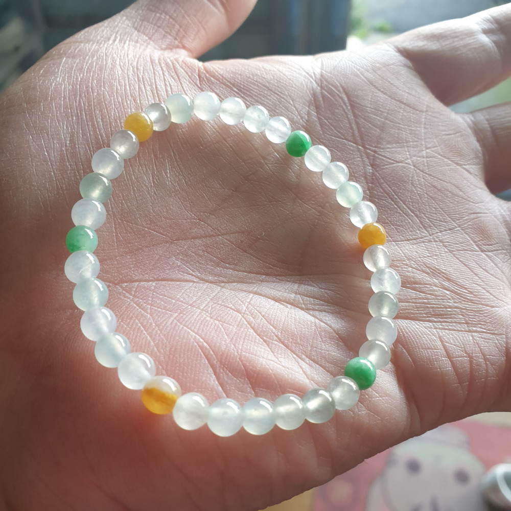 逸品軒~天然緬甸玉A貨-R1979-冰糯手珠 珠寬5.3mm適合手腕16公分配戴。 種水好，玉質細膩。黃翡及綠色顏色鮮-細節圖7