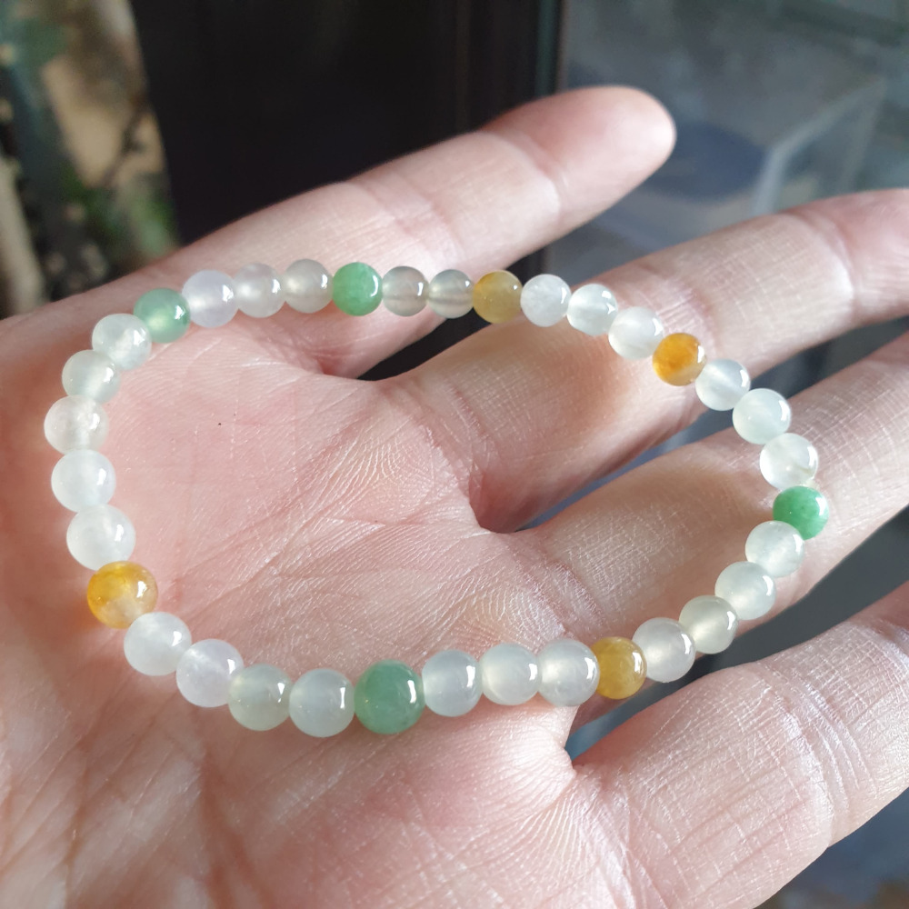 逸品軒~天然緬甸玉A貨-R1981-冰糯手珠 珠寬5.2mm適合手腕15公分配戴 水頭好玉質細膩，黃翡及綠色顏色鮮-細節圖4