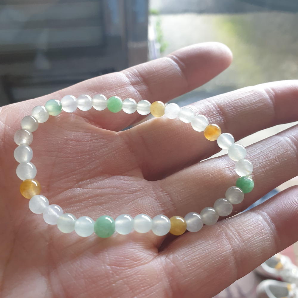 逸品軒~天然緬甸玉A貨-R1981-冰糯手珠 珠寬5.2mm適合手腕15公分配戴 水頭好玉質細膩，黃翡及綠色顏色鮮-細節圖5