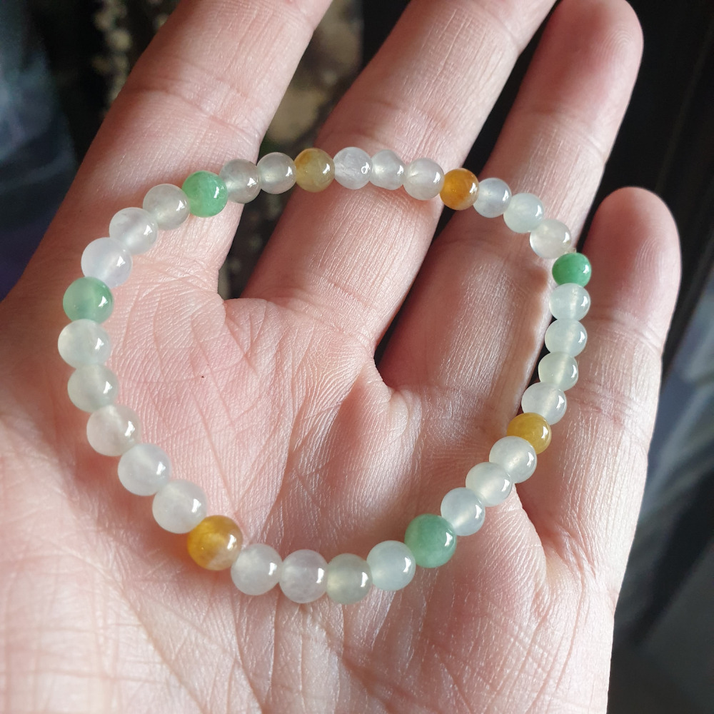 逸品軒~天然緬甸玉A貨-R1981-冰糯手珠 珠寬5.2mm適合手腕15公分配戴 水頭好玉質細膩，黃翡及綠色顏色鮮-細節圖6