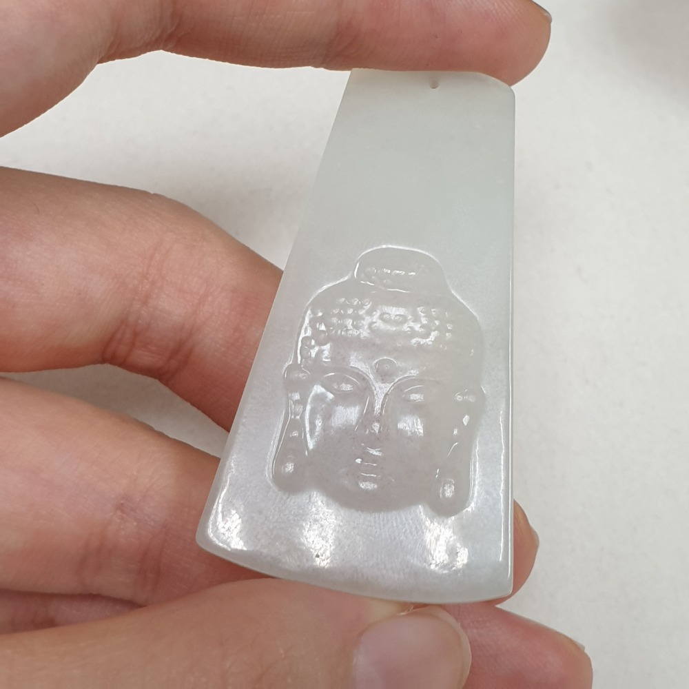 逸品軒～天然緬甸玉A貨-Z5962-佛祖蔭雕墜子 長42.3mm寬26.4mm厚2.4mm 💰特價250元 🎗白翡底-細節圖2