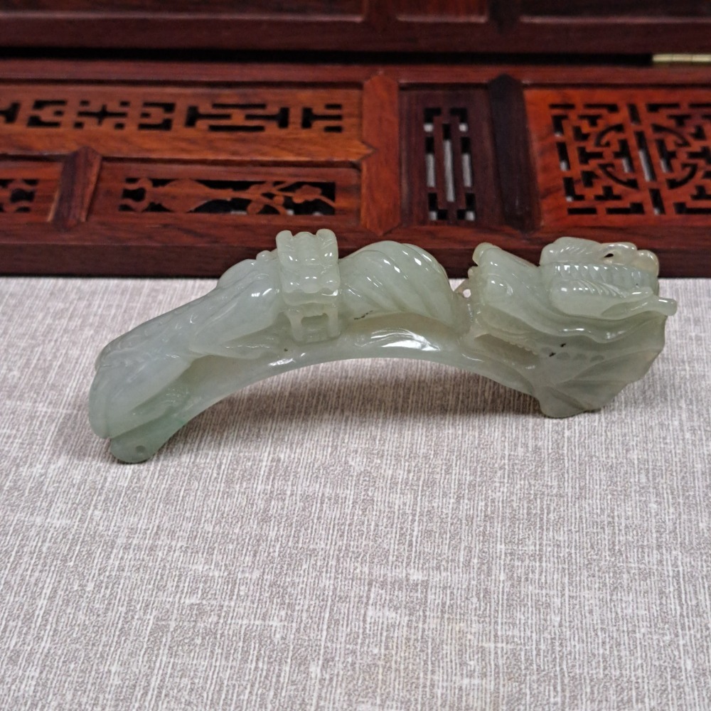 逸品軒~天然緬甸玉A貨-Z5968-望子成龍龍勾墜子/把件/擺件 長90.3mm寬12.6mm厚28.2mm 💰優惠價-細節圖3