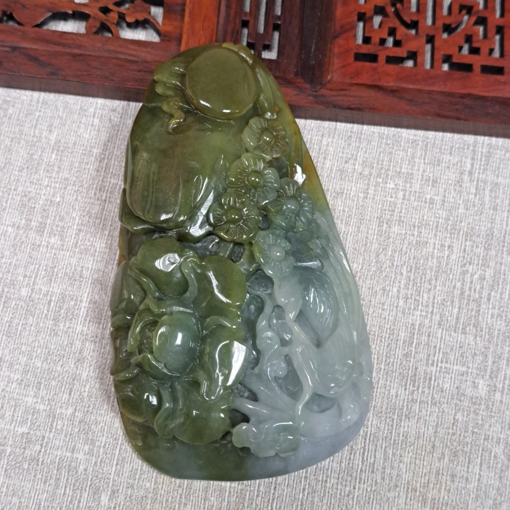 逸品軒～天然緬甸玉A貨-Z5669-秋香色喜上眉梢墜子 長92.1mm寬53.1mm厚13.9mm 💰特價1680元-細節圖4