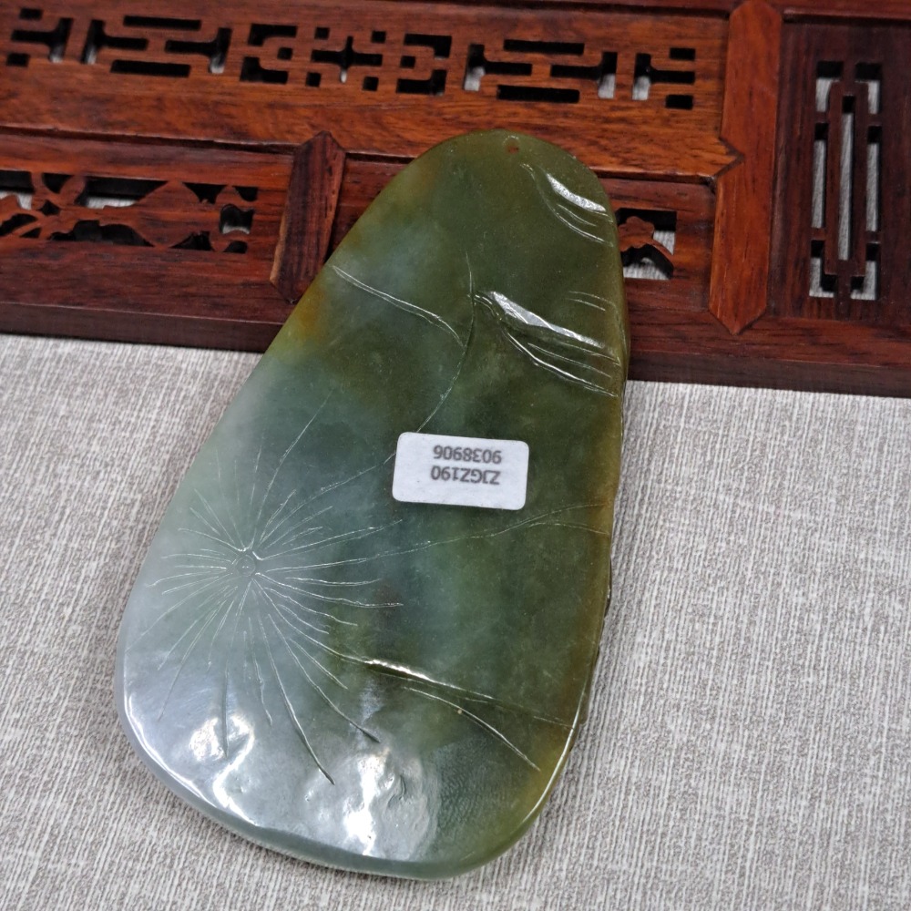 逸品軒～天然緬甸玉A貨-Z5669-秋香色喜上眉梢墜子 長92.1mm寬53.1mm厚13.9mm 💰特價1680元-細節圖5