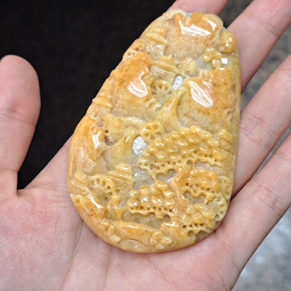 逸品軒~天然緬甸玉A貨-Z5975-黃翡山水貴人墜子 長79.8mm寬52mm厚10.8mm 💰特價2380元 🍀黃-細節圖5