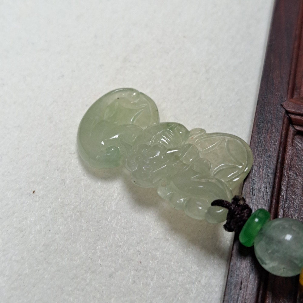 逸品軒~天然緬甸玉A貨-Z5990-冰細糯福在眼前墜子 長28.2mm寬16mm厚3.9mm 💰特價888元 🦇玉質-細節圖2