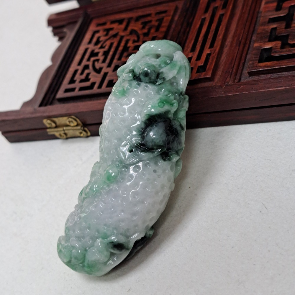 逸品軒～天然緬甸玉A貨-Z6011-花青花生五鼠墜子 長72.9mm寬26.7mm厚19.4mm 💰特價2680元-細節圖2