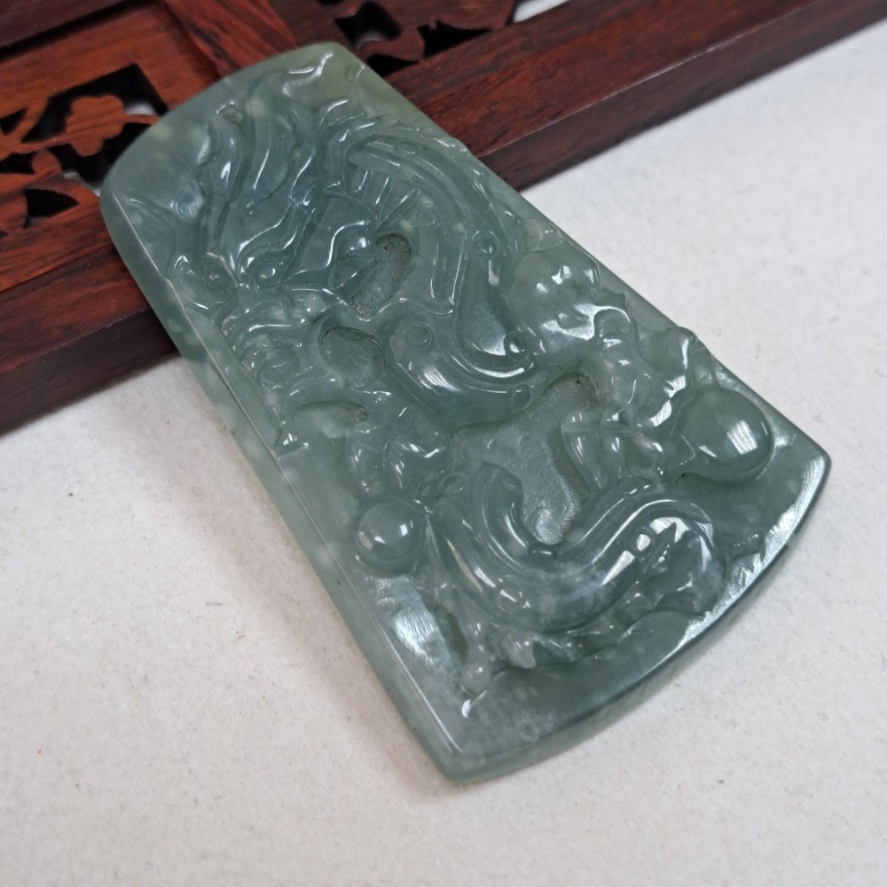 逸品軒～天然玉A貨-Z6032-瓜料冰糯龍牌墜子 長55.4mm寬35.3mm厚6.2mm 💰特價1500元 🐲翡翠-細節圖3