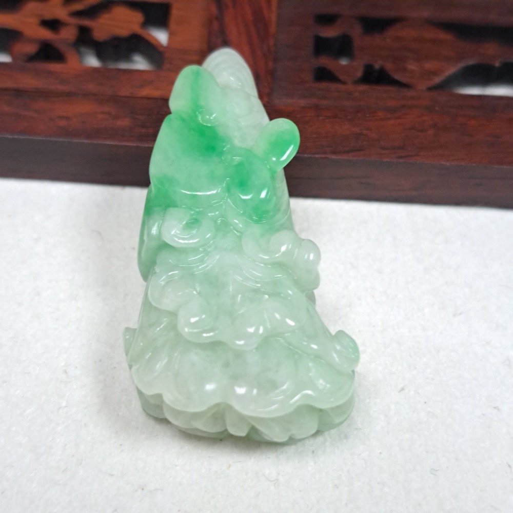 逸品軒～天然緬甸玉A貨-Z6038-白底青白菜墜子 長67.2mm寬36.9mm厚13.1mm 💰特價1500元 🔸-細節圖3