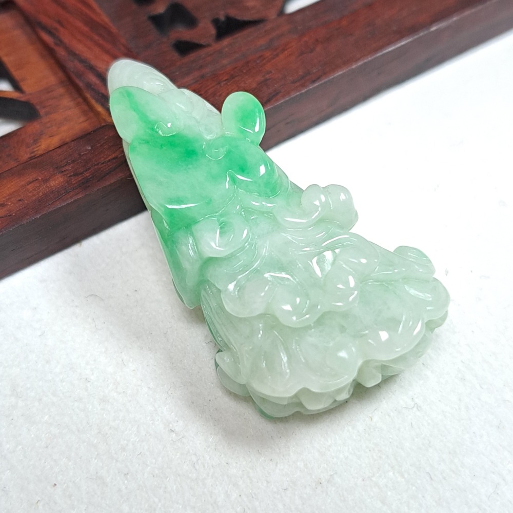 逸品軒～天然緬甸玉A貨-Z6038-白底青白菜墜子 長67.2mm寬36.9mm厚13.1mm 💰特價1500元 🔸-細節圖4