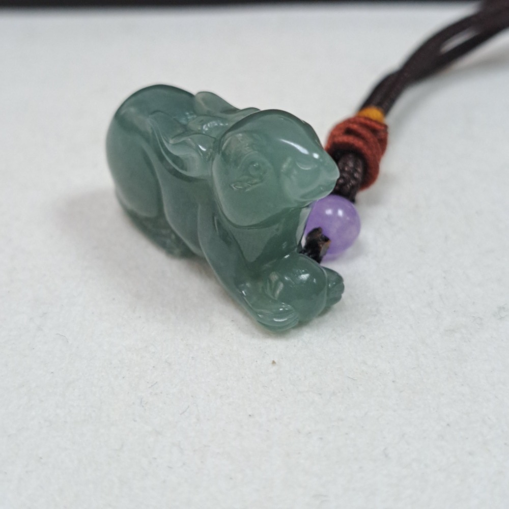 逸品軒~天然玉A貨-Z6042-瓜料兔子小擺件/吊飾 長30.8mm寬9.5mm厚14.7mm 💰特價1200元 🐇-細節圖2