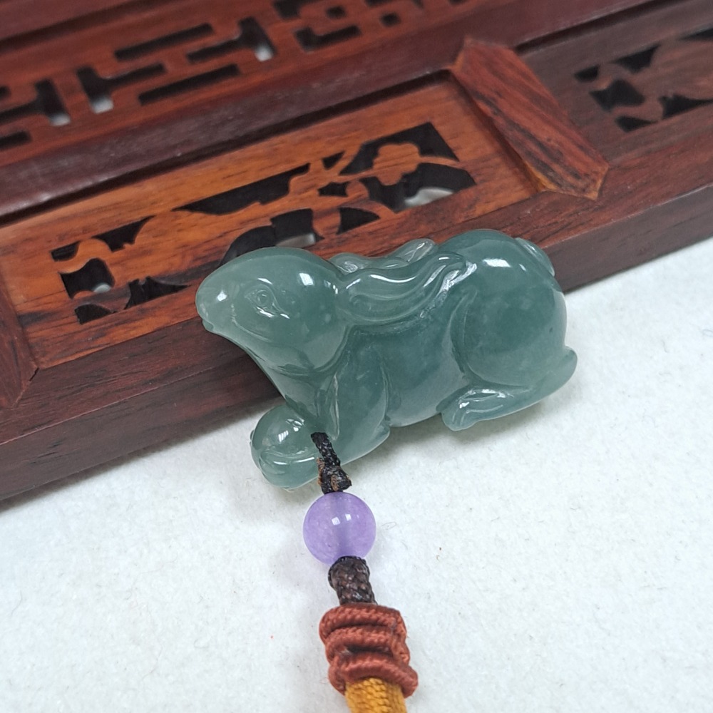 逸品軒~天然玉A貨-Z6042-瓜料兔子小擺件/吊飾 長30.8mm寬9.5mm厚14.7mm 💰特價1200元 🐇-細節圖4