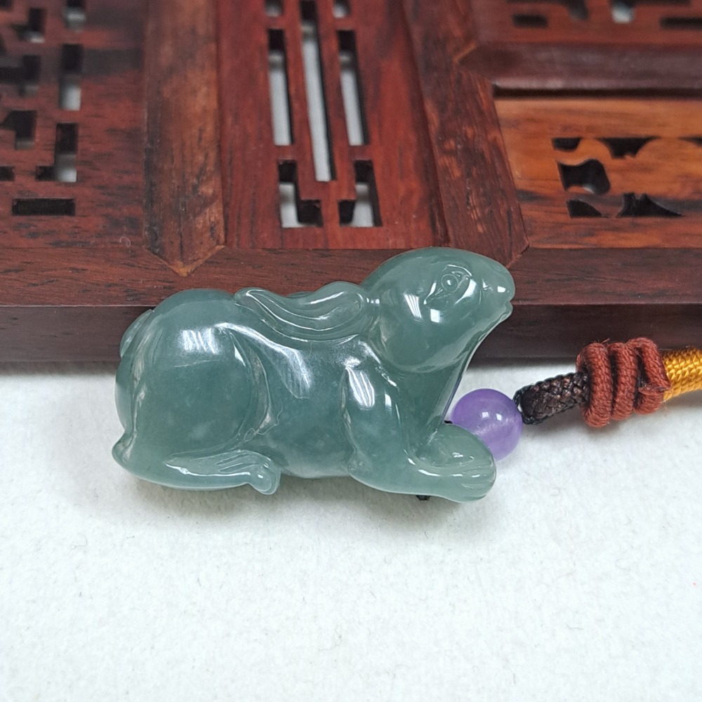 逸品軒~天然玉A貨-Z6042-瓜料兔子小擺件/吊飾 長30.8mm寬9.5mm厚14.7mm 💰特價1200元 🐇-細節圖5