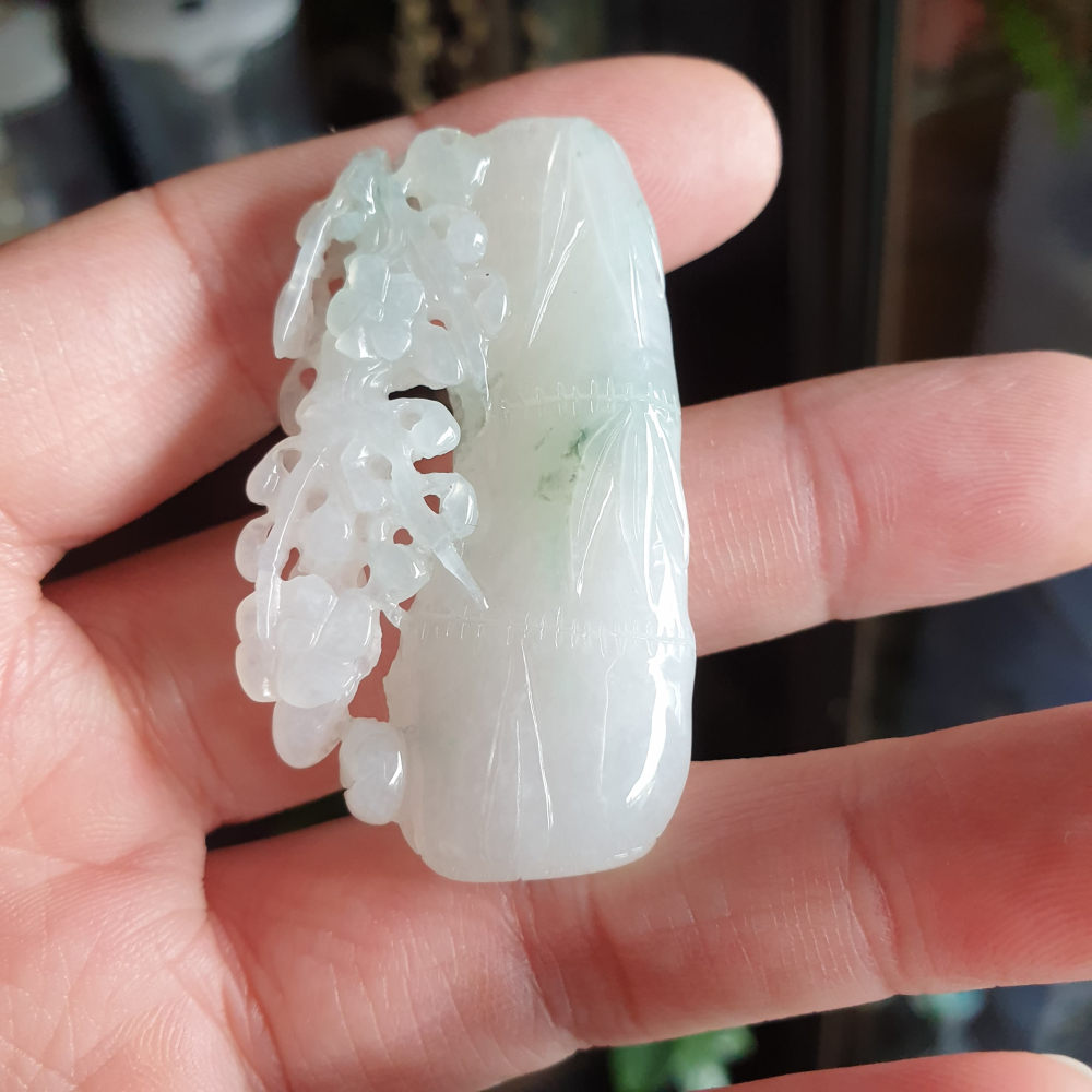 逸品軒~天然緬甸玉A貨-R1986-冰細糯飄花竹節墜子 長50.3mm寬29.7mm厚7.5mm 種水好，玉質細膩。-細節圖2