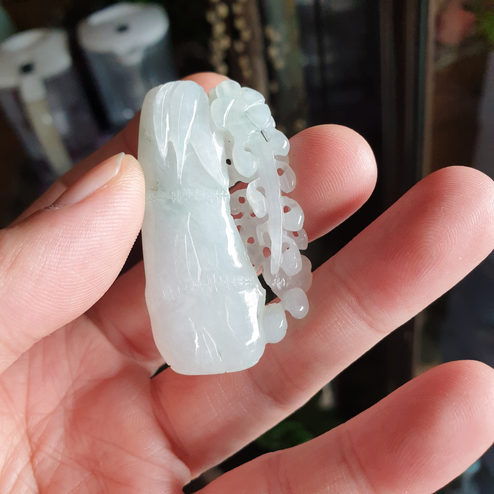 逸品軒~天然緬甸玉A貨-R1986-冰細糯飄花竹節墜子 長50.3mm寬29.7mm厚7.5mm 種水好，玉質細膩。-細節圖4