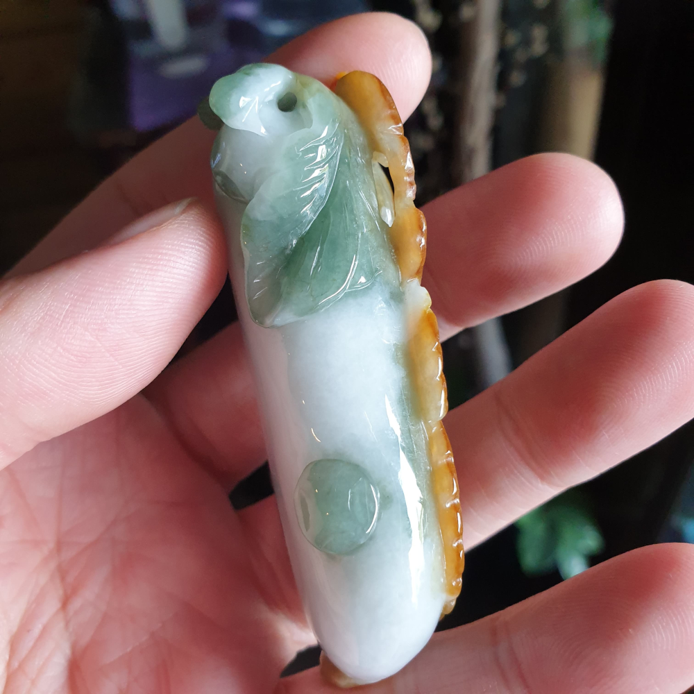 逸品軒~天然緬甸玉A貨-R1994-蜜糖黃翡帶飄花鳳凰墜子 長73.3mm寬36.5mm厚17.3mm 玉質細膩-細節圖5