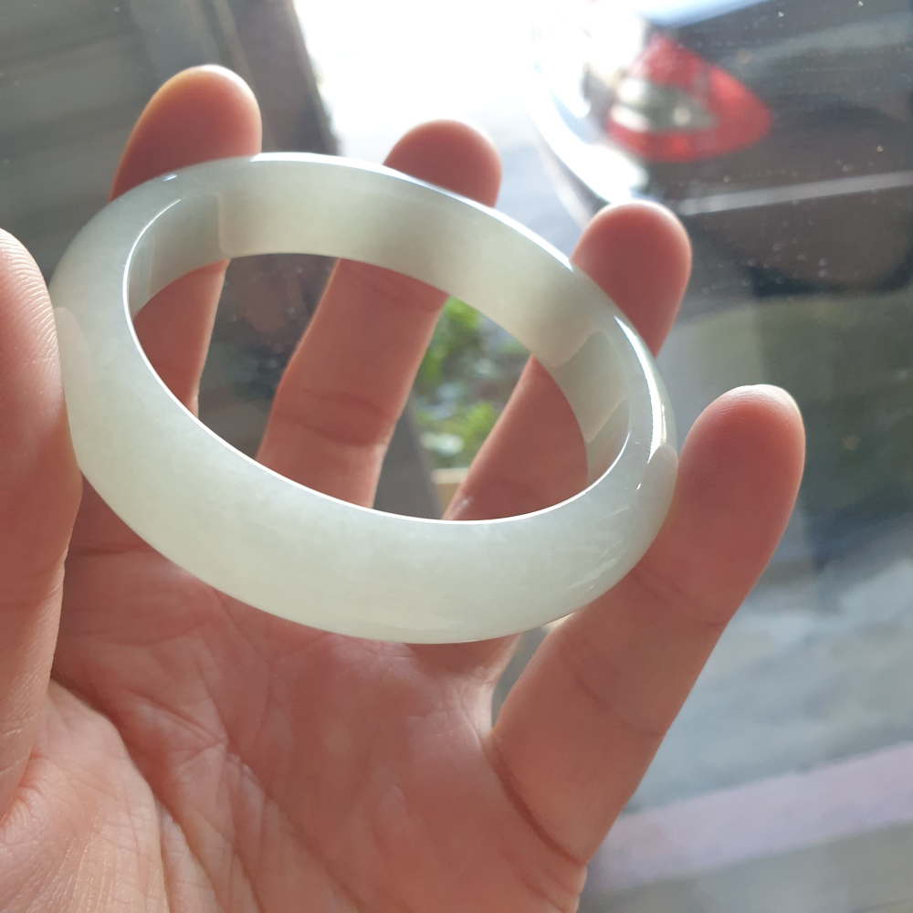 逸品軒~天然緬甸玉A貨-Y690-細糯玉鐲 寬13mm厚8.3mm內徑56.9mm約18.1圍 無紋無摳無裂。水頭好-細節圖5