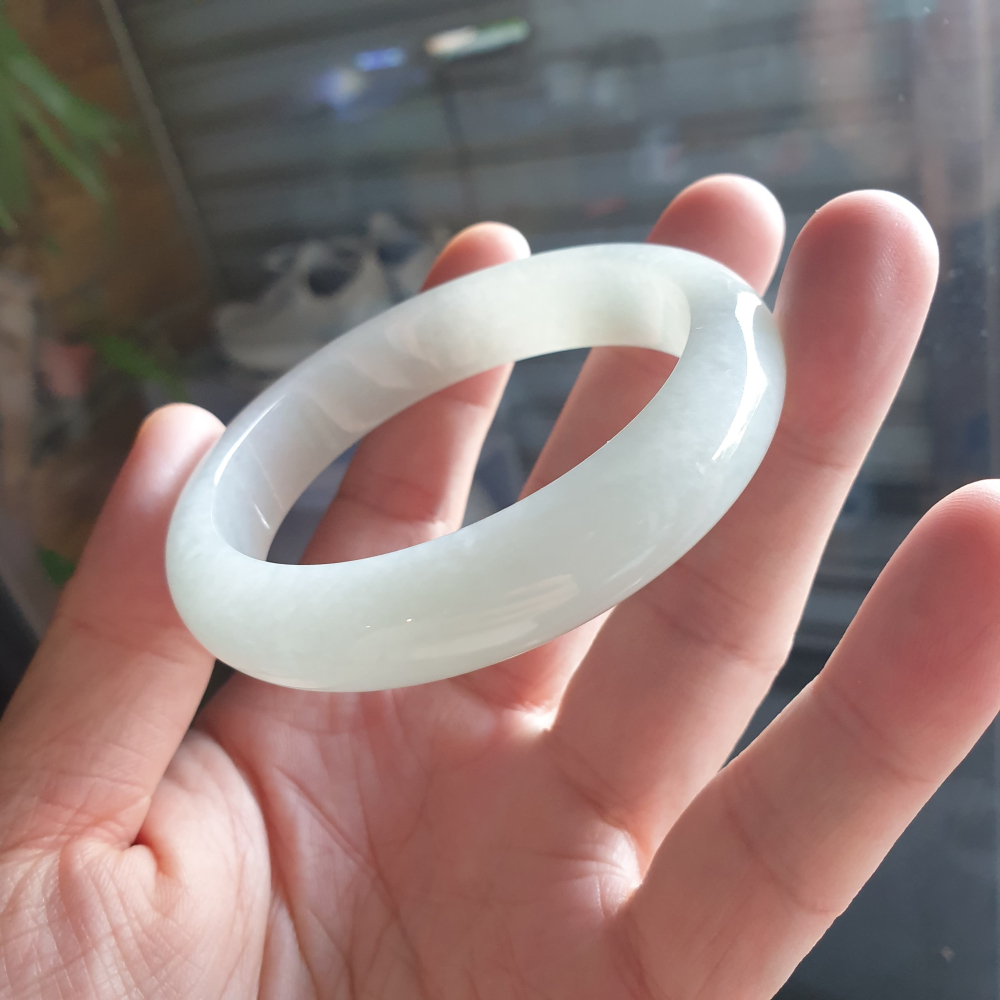 逸品軒~天然緬甸玉A貨-Y690-細糯玉鐲 寬13mm厚8.3mm內徑56.9mm約18.1圍 無紋無摳無裂。水頭好-細節圖8