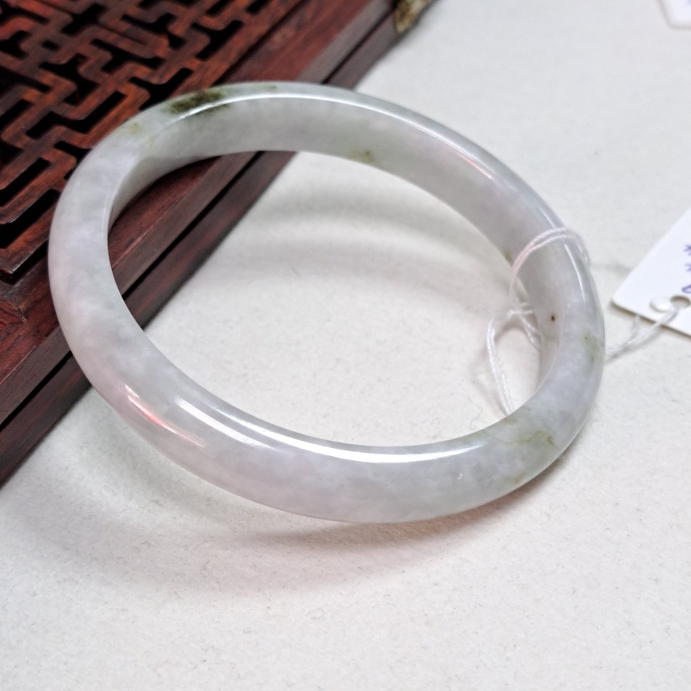 逸品軒~天然緬甸玉A貨-B1135-細版玉鐲- 寬9mm  厚6.4mm 內徑55.4mm 約17.6圍 ♥️特價138-細節圖2