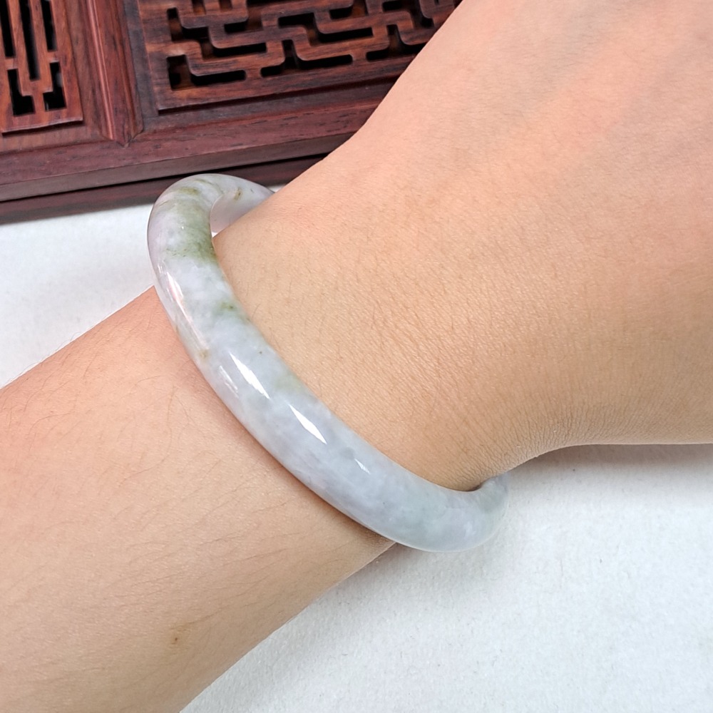 逸品軒~天然緬甸玉A貨-B1135-細版玉鐲- 寬9mm  厚6.4mm 內徑55.4mm 約17.6圍 ♥️特價138-細節圖4