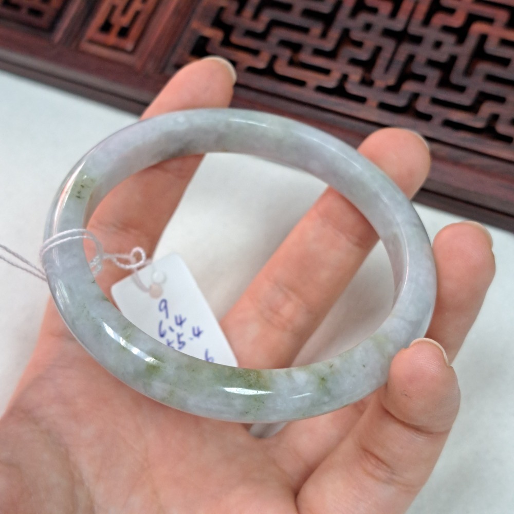 逸品軒~天然緬甸玉A貨-B1135-細版玉鐲- 寬9mm  厚6.4mm 內徑55.4mm 約17.6圍 ♥️特價138-細節圖5