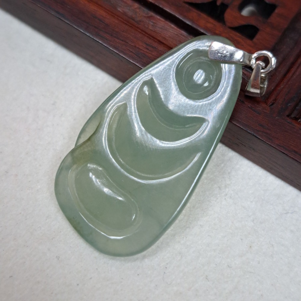 逸品軒～天然緬甸玉A貨-Z6114-冰種湖水綠佛公墜子 長28.6mm寬16.1mm厚3.7mm 💰特價1180元 -細節圖3