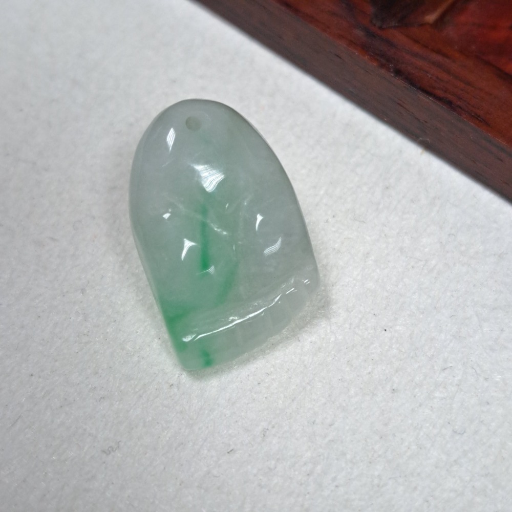 逸品軒～天然緬甸玉A貨-Z6119-飄花知足常樂墜子 長20.4mm寬13.1mm厚12.4mm 💰特價999元  -細節圖4