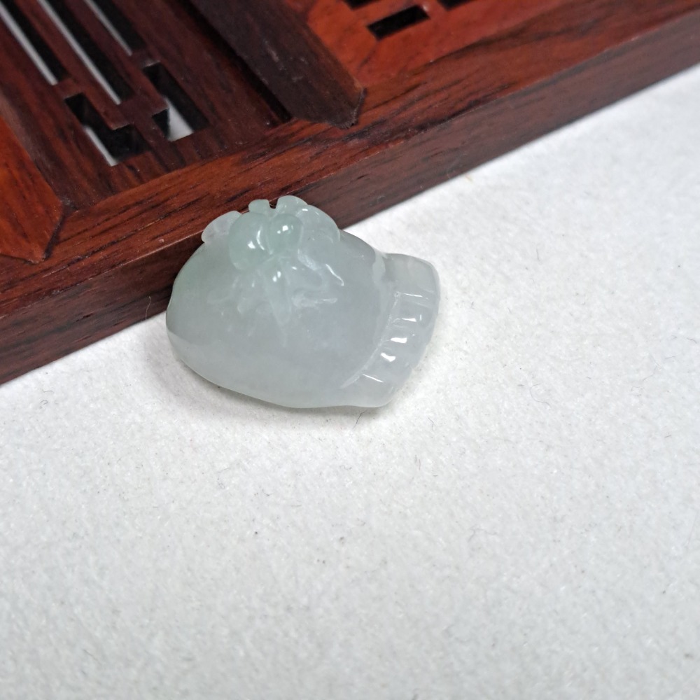 逸品軒～天然緬甸玉A貨-Z6127-冰知足常樂墜子 長19.4mm寬13.4mm厚12.2mm 💰特價999元  🪻-細節圖4