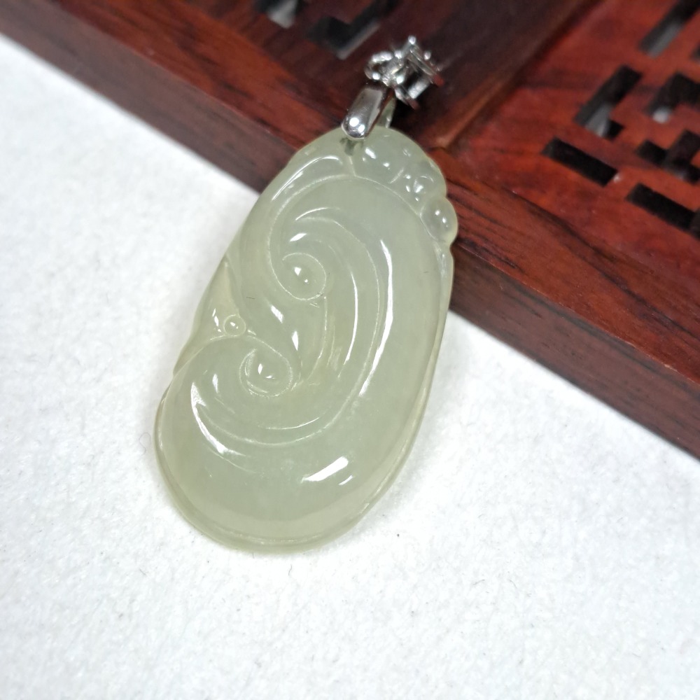 逸品軒～天然緬甸玉A貨-Z6129-冰糯如意墜子 長29.2mm寬16mm厚4.2mm 💰特價999元 🌿人們將其比-細節圖2