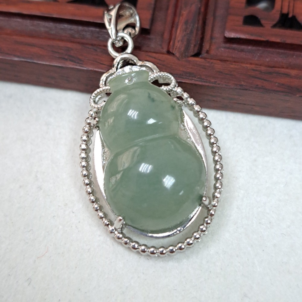 逸品軒～天然緬甸玉A貨-Z6134-冰糯油青葫蘆墜子 長20.7mm寬13.2mm厚6.2mm 💰特價600元 🌿小-細節圖2