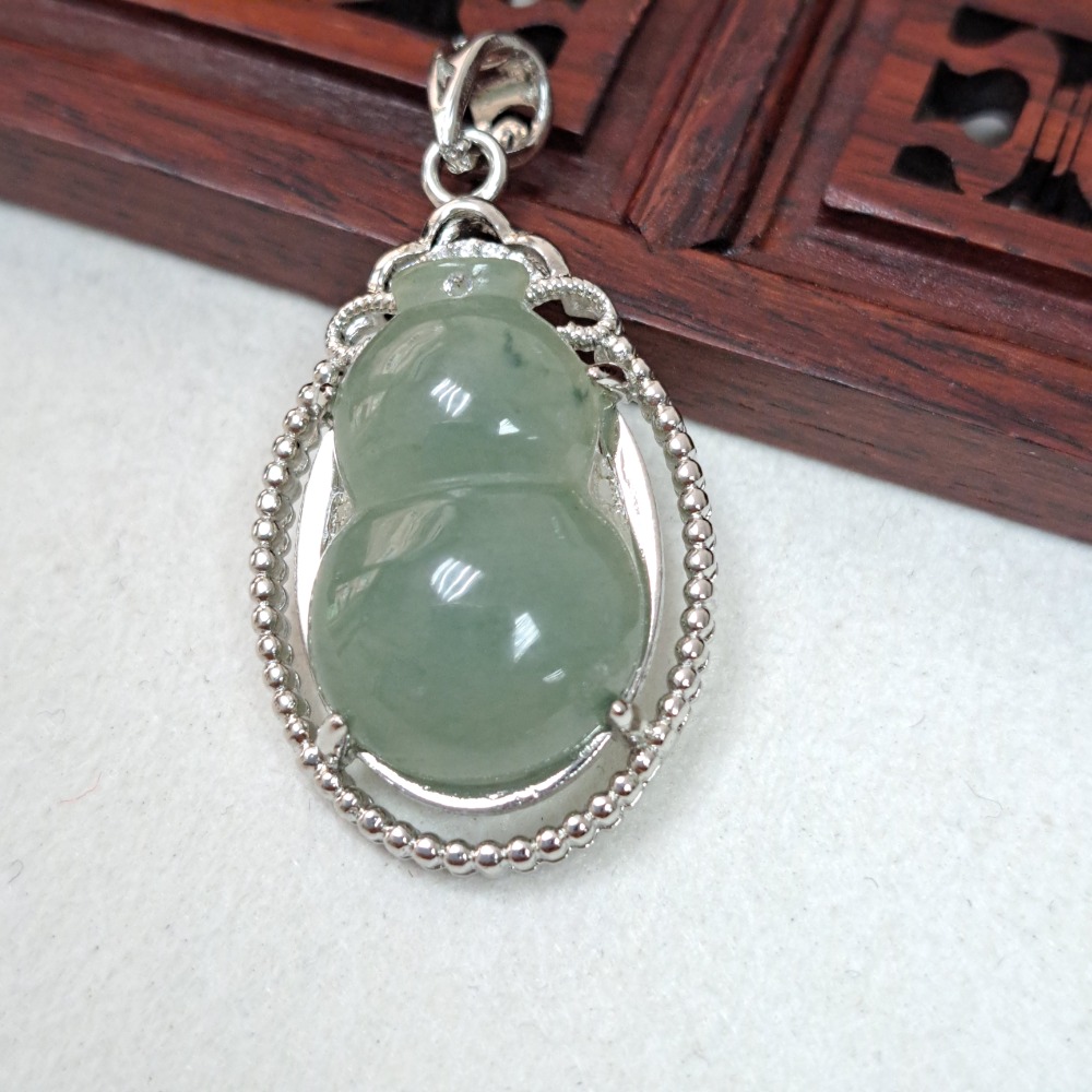 逸品軒～天然緬甸玉A貨-Z6134-冰糯油青葫蘆墜子 長20.7mm寬13.2mm厚6.2mm 💰特價600元 🌿小-細節圖4