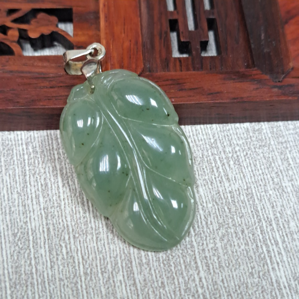 逸品軒～天然緬甸玉A貨-Z6137-冰糯葉子墜子 長30.6mm寬19.1mm厚4.1mm 💰特價666元 🌿特色墜-細節圖4