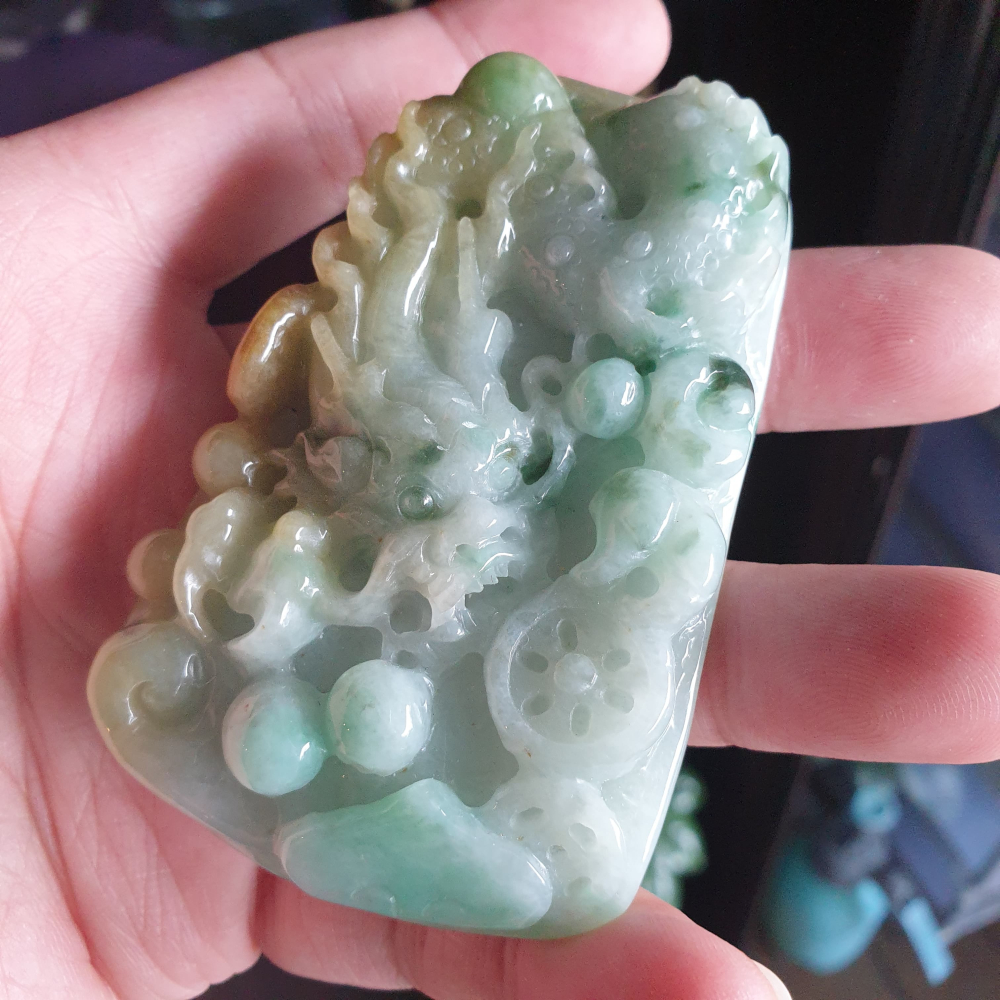 天然緬甸玉A貨-R2007-飄花黃翡龍墜子 長79.6mm寬51mm厚12.9mm 顏色鮮豔，糯種二爪龍。 龍是權勢，高-細節圖2