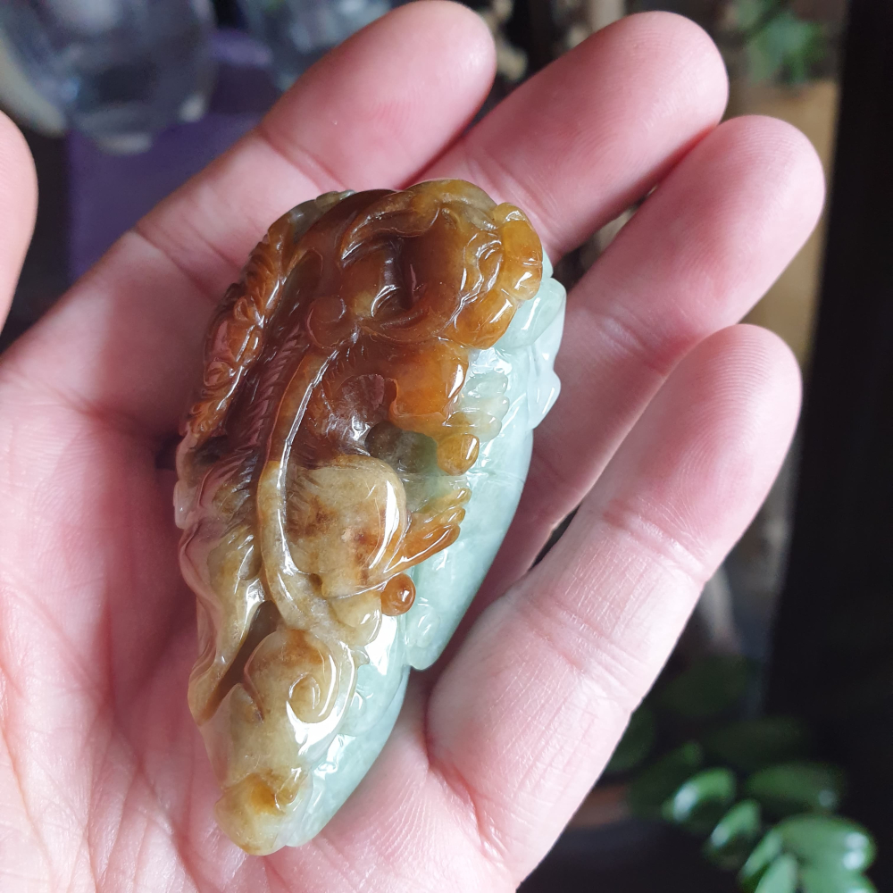 天然緬甸玉A貨-R2012-黃翡招財貔貅墜子/小擺件 長64.2mm寬33.2mm厚27.6mm 巧色巧雕，貔貅是黃翡-細節圖4