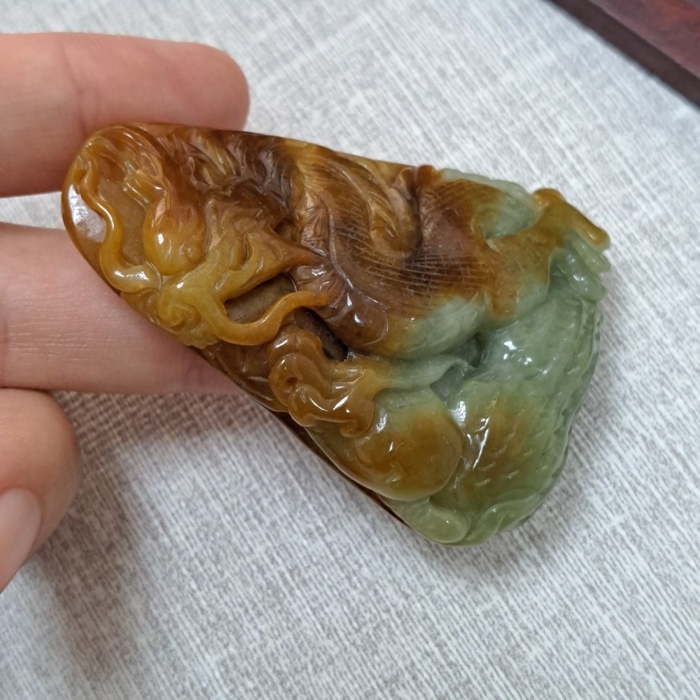逸品軒～天然緬甸玉A貨-Z6156-黃翡龍墜子 長56.3mm寬40.1mm厚14.8mm 💰特價1800元 🐉雕龍-細節圖4
