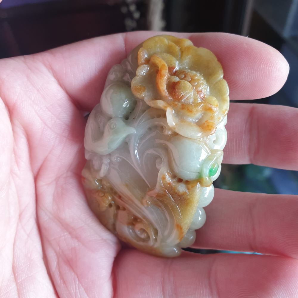 天然緬甸玉A貨-R2018-小三彩招財墜子 長60.2mm寬39.6mm厚15.2mm 雙面雕刻，雕工精細 雕鳥，花，蝙-細節圖5