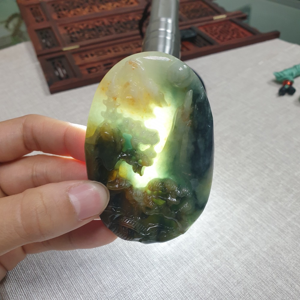 天然緬甸玉A貨-Z6167-三彩山水墜子 ♥️顏色特別 長74.1mm 寬49.5mm 厚15.2mm 💰特價3000-細節圖5