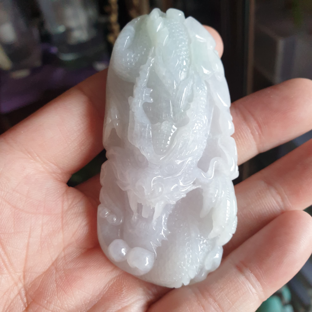 逸品軒~天然緬甸玉A貨-R2043-細糯龍牌墜子 長76.6mm寬35.7mm厚14.5mm 玉質細膩、雕工精細、立體，-細節圖4