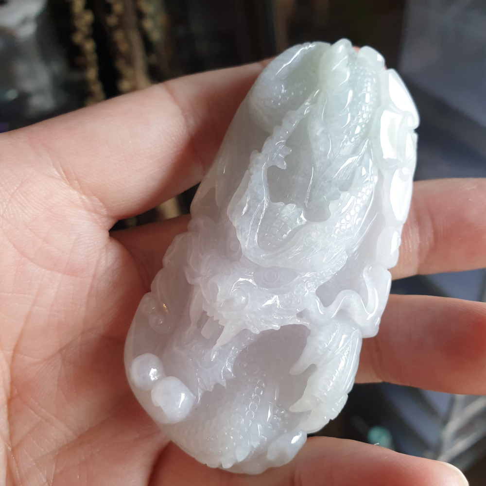 逸品軒~天然緬甸玉A貨-R2043-細糯龍牌墜子 長76.6mm寬35.7mm厚14.5mm 玉質細膩、雕工精細、立體，-細節圖6