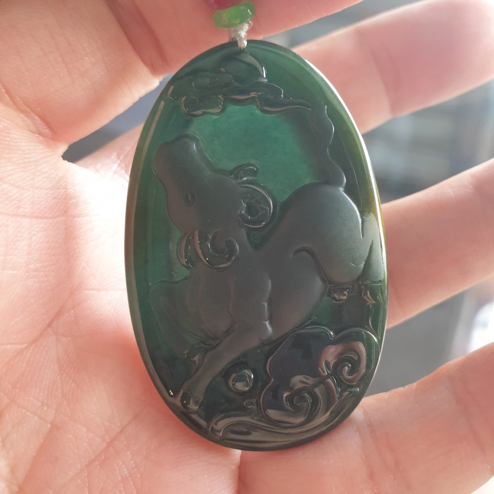 逸品軒~天然翡翠A貨-R2053-瓜料冰細糯藍水牛墜子(附陸證) 長52mm寬33.3mm厚5.8mm 牛磨砂雕刻。 牛-細節圖6